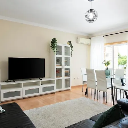 Διαμέρισμα Spacious 3 Bedroom In *