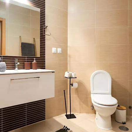 Spacious 3 Bedroom In Διαμέρισμα Alvor