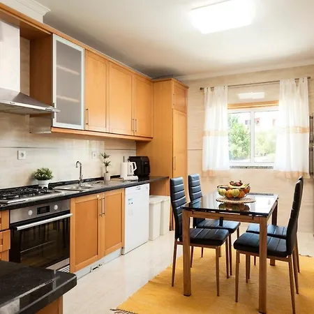 Spacious 3 Bedroom In Διαμέρισμα *